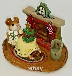 M-191, Christmas Eve, Wee Forest Folk Figurine with box, Retired in 1999
