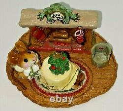 M-191, Christmas Eve, Wee Forest Folk Figurine with box, Retired in 1999