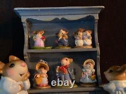 WEE FOREST FOLK RETIRED SPECIAL COLOR BLUE CURIO with ALL 7 RETIRED ANNETTES MINIS