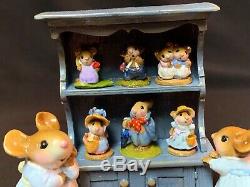 WEE FOREST FOLK RETIRED SPECIAL COLOR BLUE CURIO with ALL 7 RETIRED ANNETTES MINIS