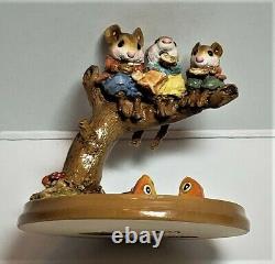 Wee Forest Folk Chums Hangin' Out, PM 1, 2000, Wm Petersen, Retired 2007, Mint