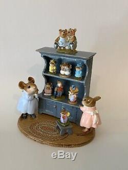 Wee Forest Folk Curio with SPECIAL BLUE APRIL SHOWERS 6 RETIRED Annettes Minis