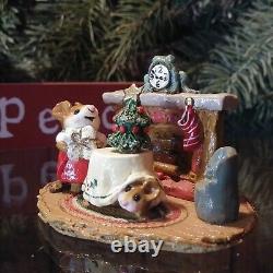 Wee Forest Folk Figurine M-191 Christmas Eve (Red)