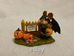 Wee Forest Folk Little Halloween Bat With Pumpkins Special Edition m-345 Retired