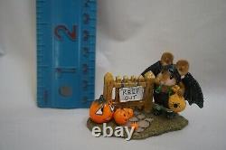 Wee Forest Folk Little Halloween Boy Bat With Pumpkins Special Ed m-345 Retired