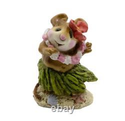 Wee Forest Folk M-158 Aloha Mouse (RETIRED)