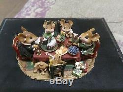 Wee Forest Folk M-302a Christmas Family Gathering RETIRED