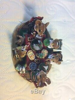 Wee Forest Folk M-302a Christmas Family Gathering (RETIRED)