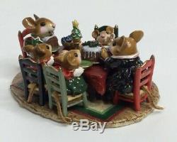 Wee Forest Folk M-302a Christmas Family Gathering (RETIRED)