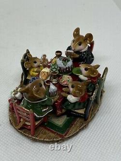 Wee Forest Folk M-302a Family Gatherine Christmas Wm Peterson 2003 retired