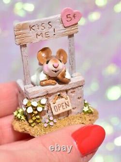 Wee Forest Folk M-323 Kissin' Katie Kate RETIRED Valentine Gray Booth Mouse
