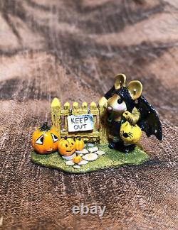 Wee Forest Folk M-345 Little Halloween Bat With Pumpkins, Retired, Keep Out EUC