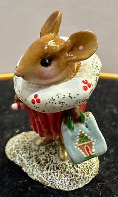 Wee Forest Folk / M-574d, Christmas Cupcake Treat / Retired -2017/ Mint