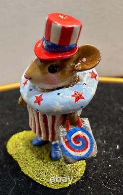 Wee Forest Folk / M-574i 4th of July Cupcake Treat / Retired / Mint