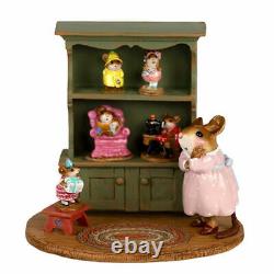 Wee Forest Folk M-674 The Collector's Curio Retired
