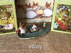 Wee Forest Folk Retired Christmas Figurine M-262 Lighting the Way