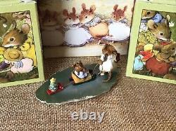 Wee Forest Folk Retired Christmas Figurine M-262 Lighting the Way