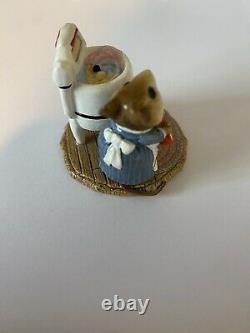 Wee Forest Folk Tidy Mouse M-113, William Peterson 1984 RETIRED