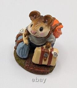 Wee Forest Folk Traveling Mouse M110 1984 Retired Annette Peterson